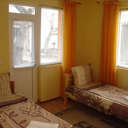 Alex Guest house *